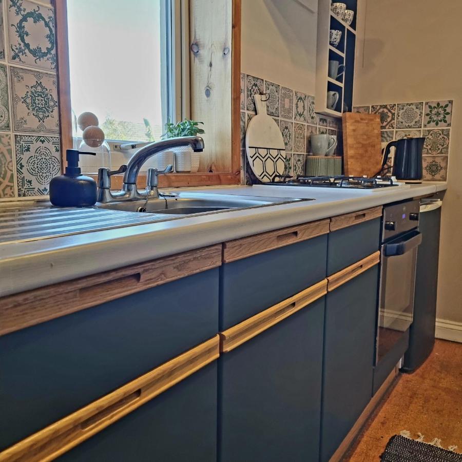 كاوز 2 Bedroom House Within Walking Distance Of Town المظهر الخارجي الصورة