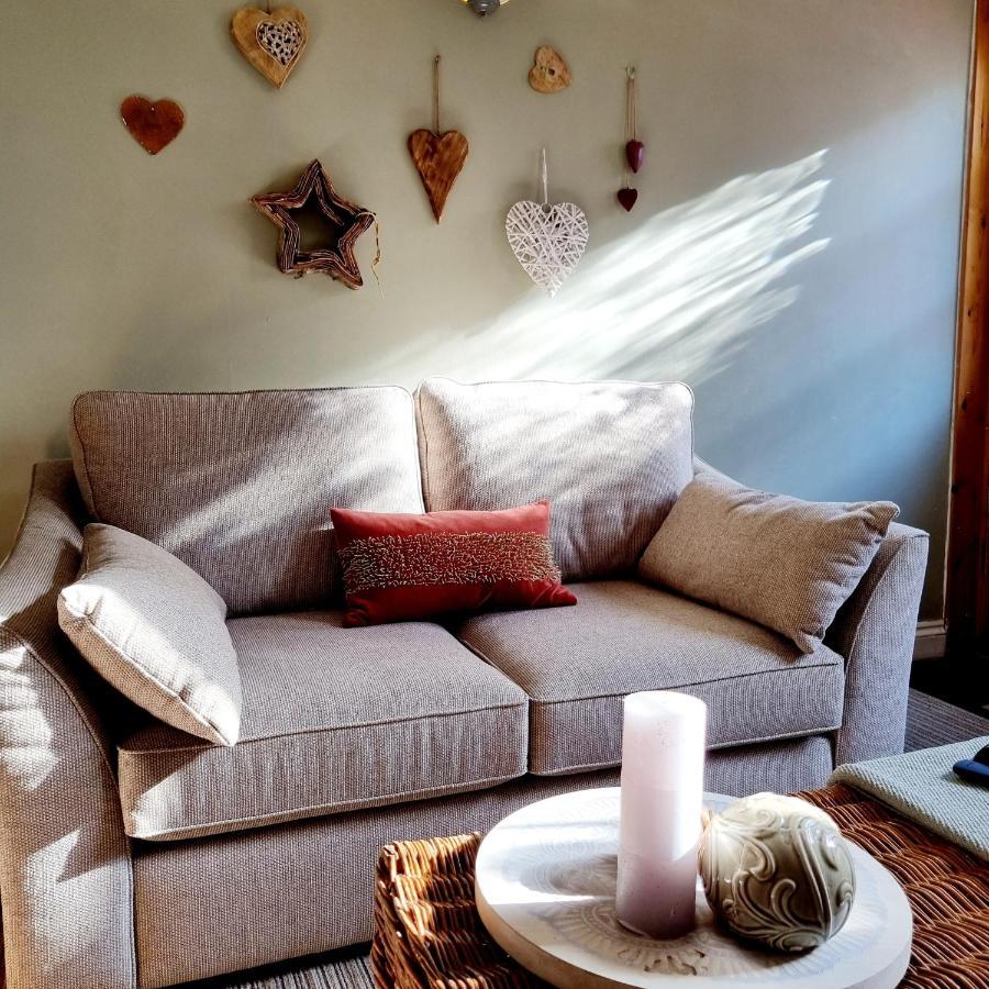 كاوز 2 Bedroom House Within Walking Distance Of Town المظهر الخارجي الصورة